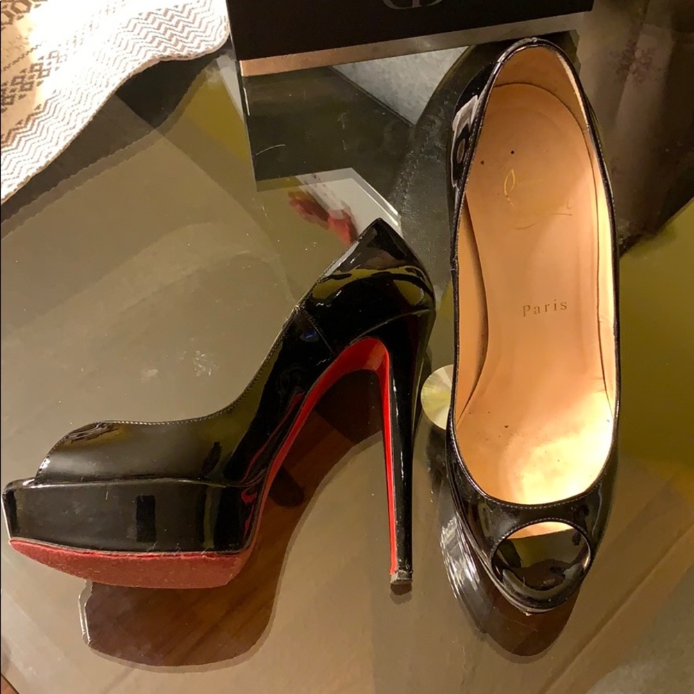 Loubies Banana black patent 150 size 37